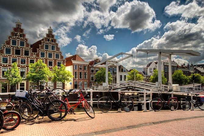 Haarlem Old Town Private Walking Tour - Haarlem Centraal Station and the hero-stories start