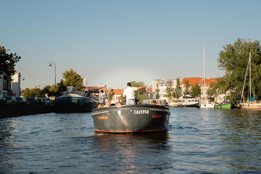 Haarlem Private Canal Tour with Bites and Unlimited Drinks - Food and drink on a moving boat, how to plan for comfort