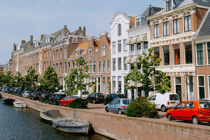 Haarlem Private Day Trip from Amsterdam with Local - Hofje van Bakenes courtyards, medieval life behind plain doors