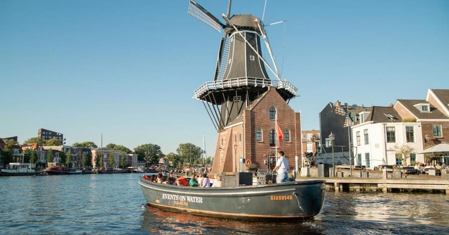 Haarlem: Sightseeing Boat Tour with Snacks and Drinks - Snag-free sightseeing: what makes this cruise different from a long walking day