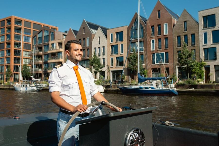 Haarlem: Sightseeing Boat Tour with Snacks and Drinks - Price and timing: when $34 feels like a smart move