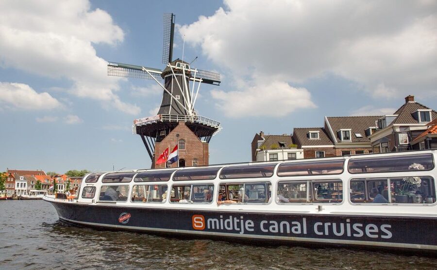 Haarlem: Sightseeing Canal Cruise through the City Center - The Skipper, the Info, and the Comfort Factor