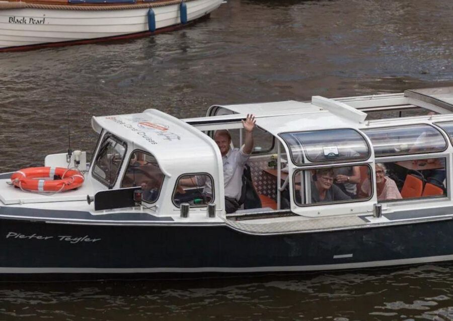 Haarlem: Sightseeing Canal Cruise through the City Center - Practical Tips: Make Your Photos and Your Day Easier