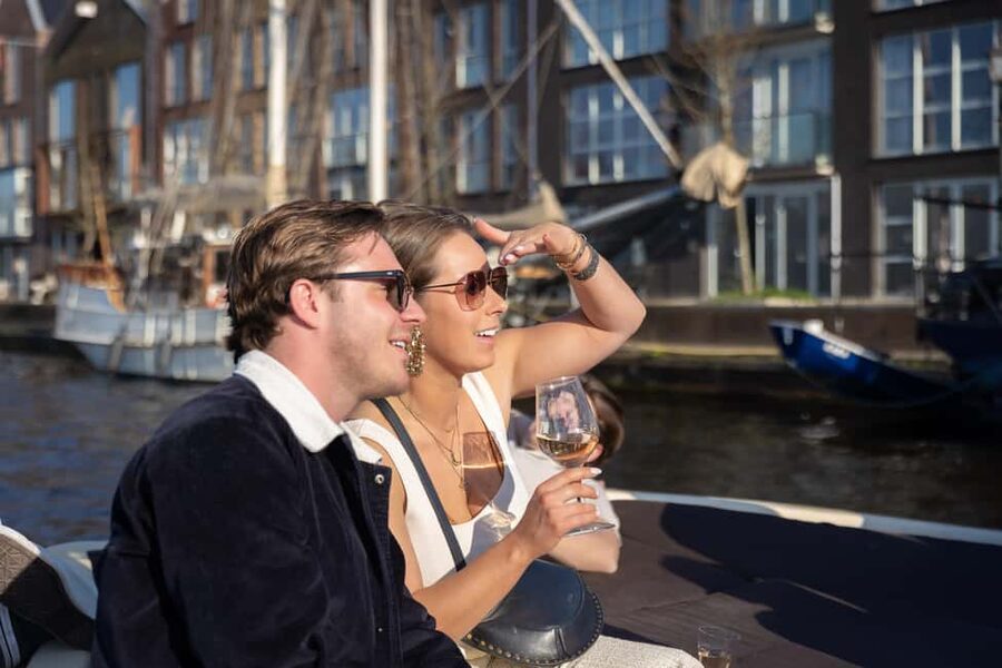 Haarlem: Unlimited Drinks City Cruise - The guide and captain, the human part of the cruise