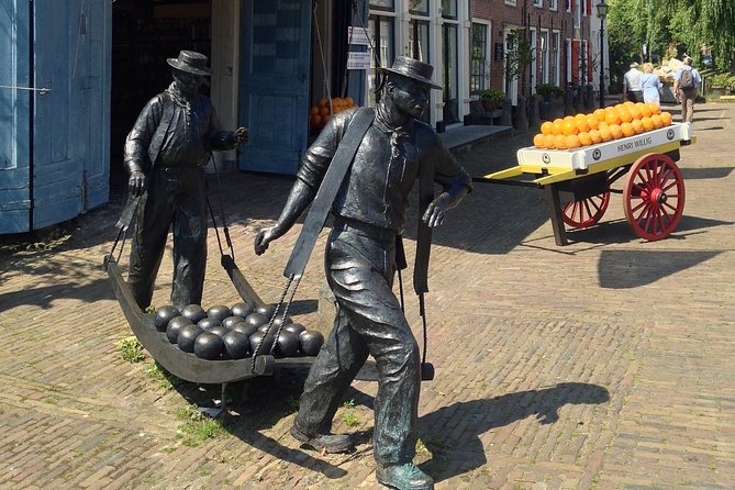 Half-Day Edam and Volendam Private Walking Tour from Amsterdam - Volendam City Center: Promenade Views, Herring, and Impressionist-Era Clues