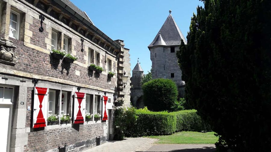 Historical Maastricht: Private Walking Tour with Local Guide - Onze-Lieve-Vrouweplein: squares that teach you how the city breathes