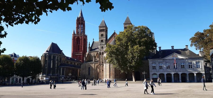 Historical Maastricht: Private Walking Tour with Local Guide - The story the guide tells: Romans, garrisons, industry, and the Mestreechter Geis