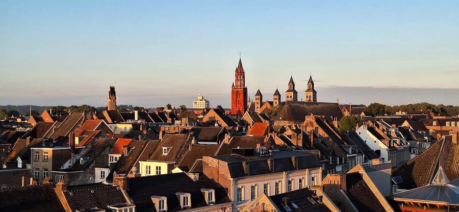 Historical Maastricht: Private Walking Tour with Local Guide - Practical logistics: meeting point, pacing, and shoes