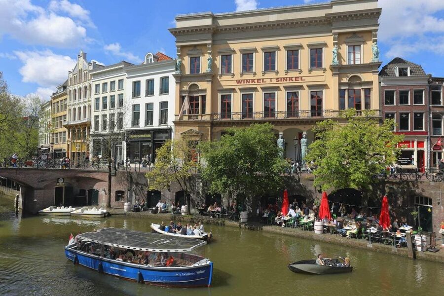 Historical Utrecht: Private Walking Tour with a Local Guide - Hidden courtyards and old churches, without losing the plot