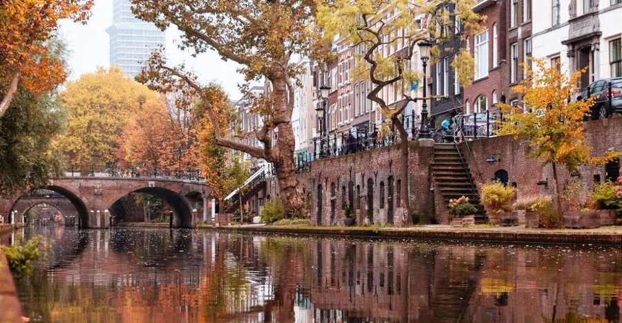 Historical Utrecht: Private Walking Tour with a Local Guide - Practical logistics: meeting point, duration, and what to wear