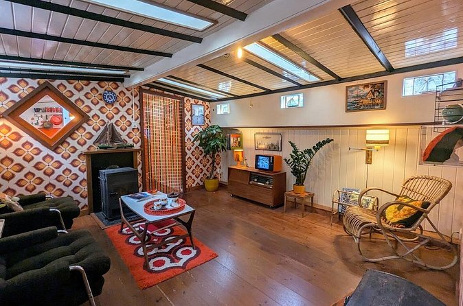 Houseboat Museum Amsterdam Self Guided Audio Tour - What to bring (and what to remember you are not getting)