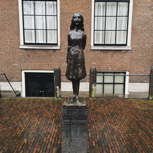 Jordaan, Anne Frank and Leidseplein tour in English - Starting at Central Station and the 17th-Century Canal Ring
