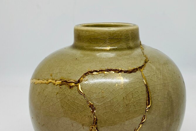 Kintsugi Workshop "The art of Imperfection" - From plate breaking to golden seams, the workshop flow