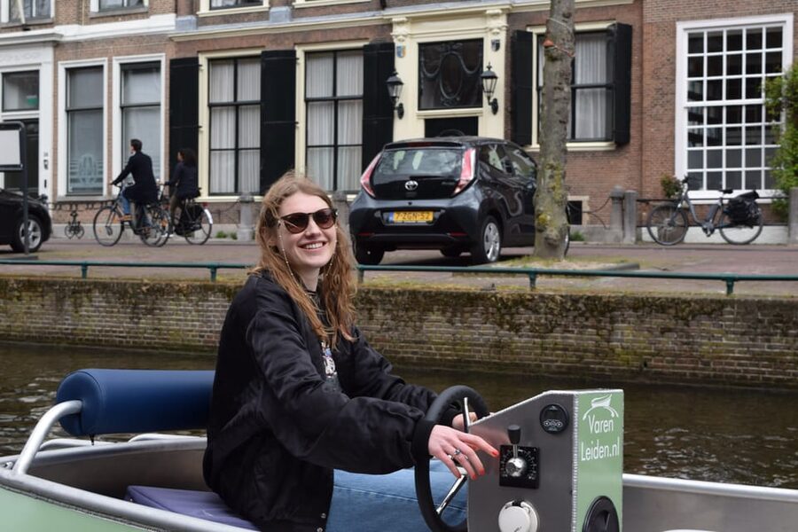 Leiden: Electric Boat Rental - Price, group size, and when $112 per group is actually good value