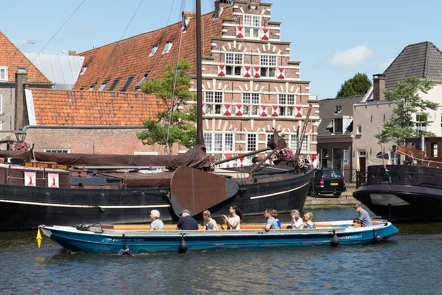 Leiden: Guided City Canal Cruise - Why this 1-hour canal cruise is the best way to get your bearings in Leiden
