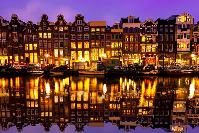 Light Festival Boat Tour max. 10 Guests incl. Gluwhein/Snacks - More than 20 light sculptures, and the bonus chance to sail through them