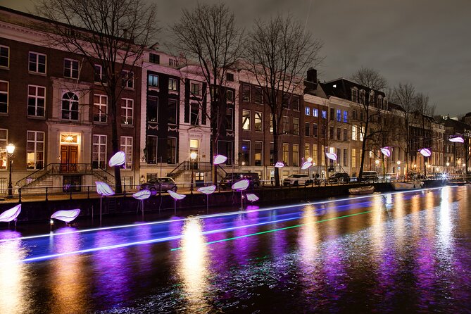 Light Festival Boat Tour max. 10 Guests incl. Gluwhein/Snacks - Warm blankets, Glühwein, and Dutch sweets that fit the season