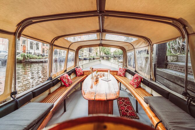Light‌ ‌Festival‌ ‌Private‌ ‌Cruise‌ incl Snacks and hot Gluhwein - Booking value: why the inclusions help you enjoy the night