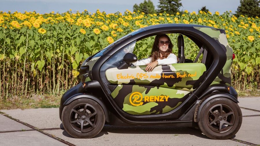 Lisse: Drive-it-Yourself Summer Flower GPS Audio Tour - Audio guide in three languages: what you get while you cruise