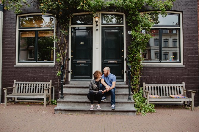 Memories for life - Photo shoots in Amsterdam with a professional photographer - Westermarkt meeting point and how the walk-based shoot runs