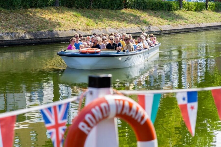 Middelburg: City Canal Cruise - What the Boat Experience Feels Like (Including Low Bridges)