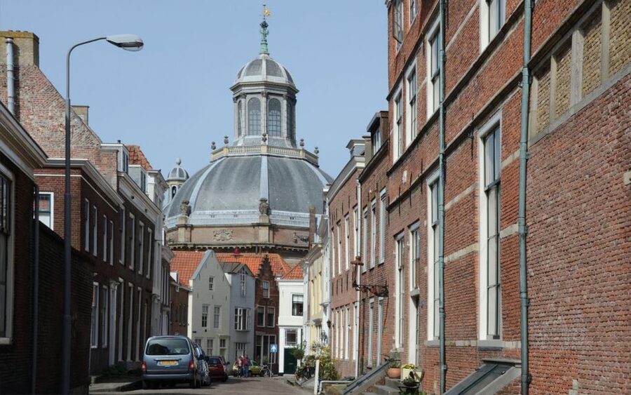 Middelburg: Guided City Walking Tour - Old Merchant Houses and Quiet Alleys, the Golden Age Comes Through