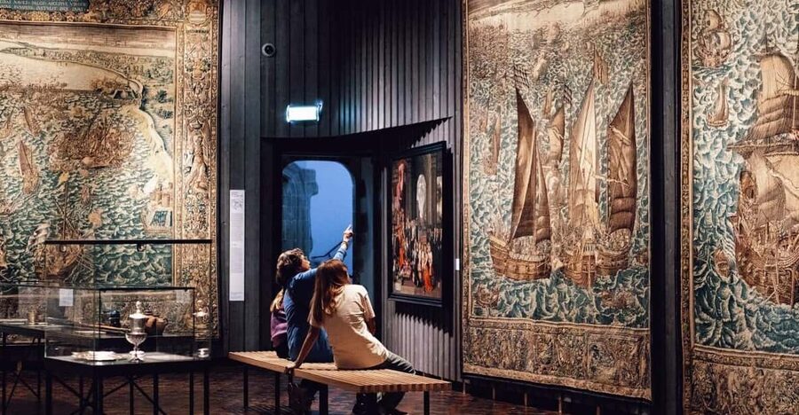 Middelburg: Zeeuws Museum Entry Ticket - Fashion exhibitions with regional costume and jewellery
