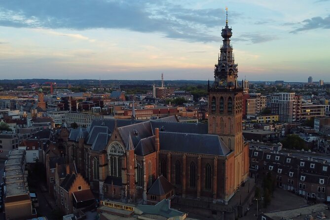 Nijmegen: City Walk with Audio Guide in 7 Languages on your Phone - Kronenburgerpark and the Kruittoren: slow down for the park stories