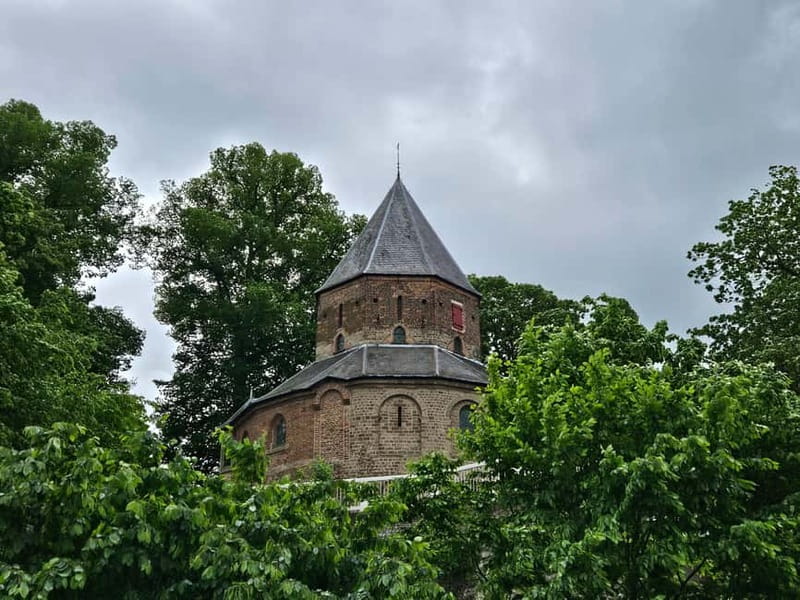 Nijmegen: Historic Hightlights Tour - Town Hall Details and the Medieval City Center Feel