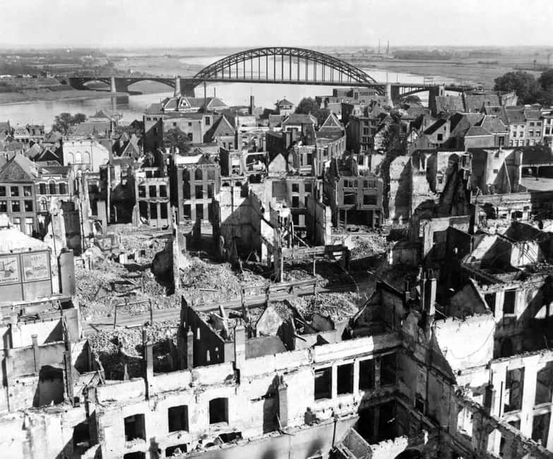 Nijmegen: Historic Hightlights Tour - Ice Age Geology, the Waal River, and the Shape of Nijmegen