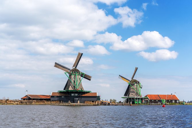 Northern Highlights Tour: visit 4 magnificent places from Amsterdam - Getting there: comfortable ride, clear start point, and small-group pace