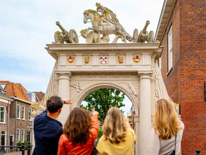 Outside Escape Amsterdam with your friend(s) and have fun! - Easy, average, or challenging: choosing the right difficulty saves your energy