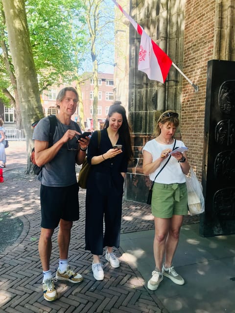 Outside Escape Amsterdam with your friend(s) and have fun! - What the city game feels like on the ground