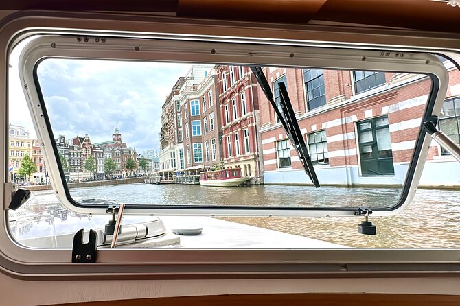 Private All-Inclusive Cruise with Captain - From Singel 9 to the Drift Away canal loop: what the 1 hour 30 minutes feels like