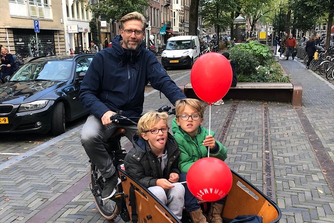 Private Amsterdam Bike Tour with a local guide (also for families) - Cycling through the Rijksmuseum area via the famous bike path