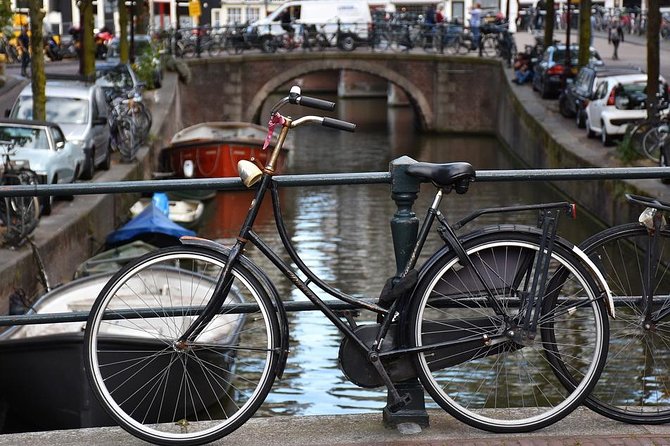 Private Amsterdam City Highlights Bike Tour (PRIVATE GUIDE) - Who should book this private Amsterdam city highlights bike tour