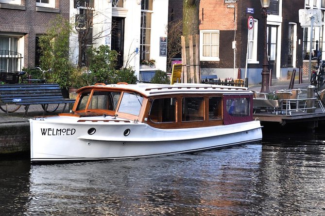 Private Champagne Canal Cruise in Amsterdam - Your captain and the narration style you’ll likely get