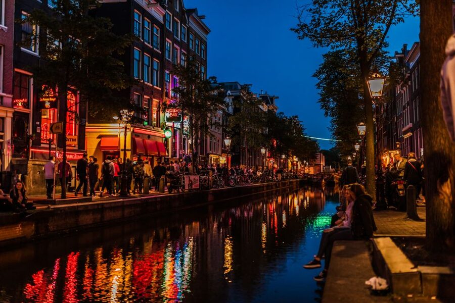 Private & Custom Amsterdam Tour, Hidden Gems with a Local - Jordaan and De 9 Straatjes: boutique streets next to the main waterways