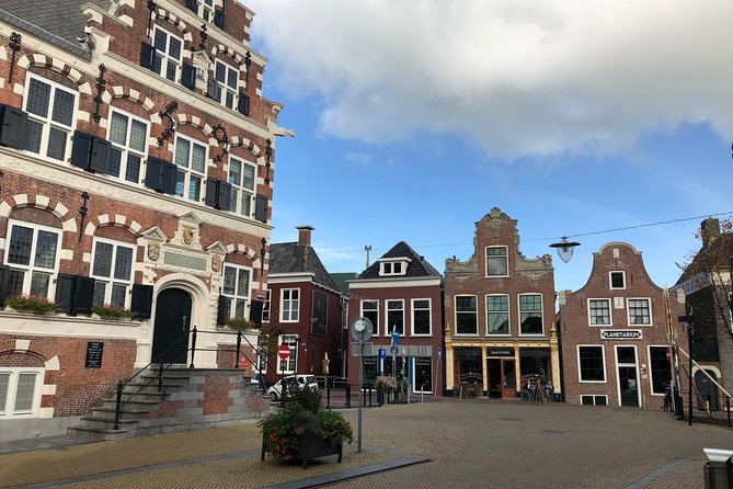 Private daytour from Amsterdam into the Countryside - Volendam harbour time for Dutch seafood and easy wandering