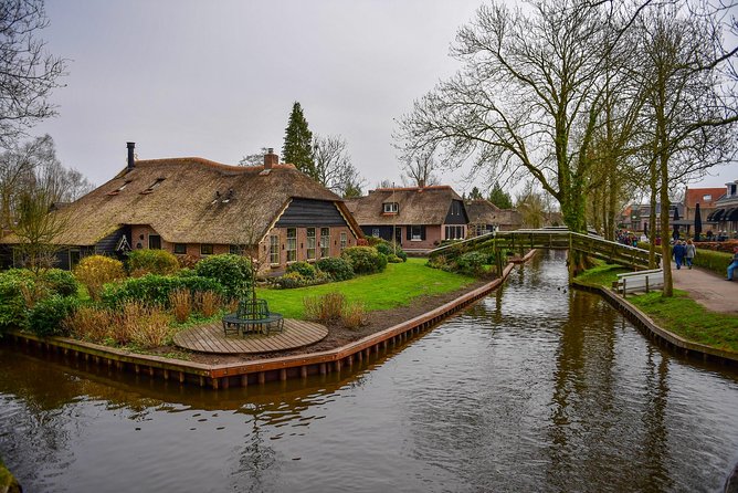 Private Daytrip Giethoorn and Windmills of Zaanse Schans from Amsterdam - Giethoorn by Canal Boat: The Hour That Sets the Tone