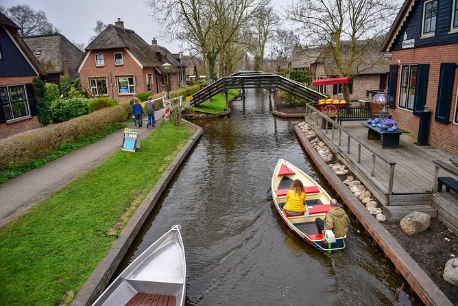 Private Daytrip Giethoorn and Windmills of Zaanse Schans from Amsterdam - Private Guide and Driver Service: Why It Feels Effortless