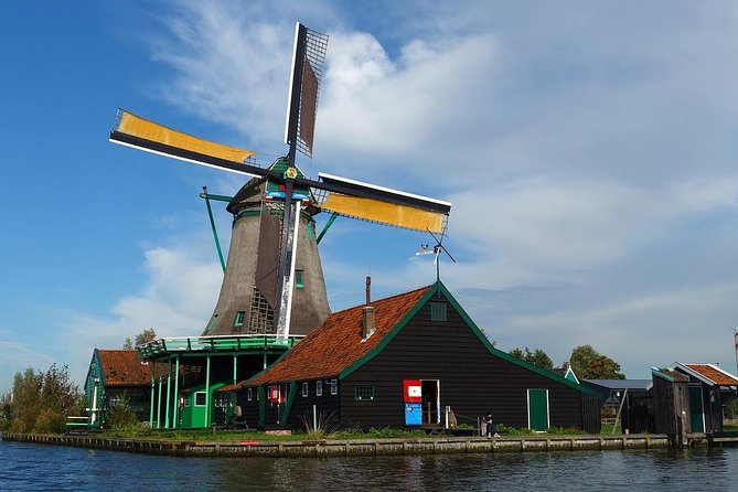 Private Giethoorn & Zaanse Schans Windmills Sightseeing Tour from Amsterdam - Henri Willig cheese tasting: free samples, real choices
