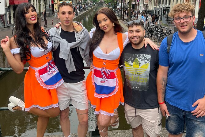 Private Hostess Bar Tour in Amsterdam Red Light District (3h) - A 3-hour Red Light District night with a private hostess team