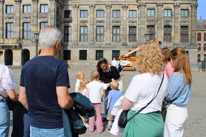 Private Kids Tour Amsterdam - Canal classics: Leliegracht and Herengracht, bicycles, dancing houses, and animal life