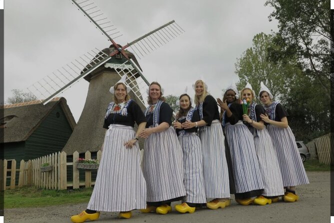 Private Minivan Zaanse Schans and Volendam Tour from Amsterdam - Meeting point and pickup radius, plus what the timing really means