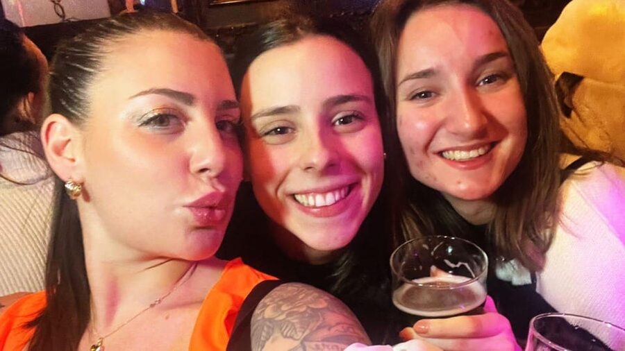 Private Red Light Tour City Center with Beer Maid Guide - Free shots, paid drinks, and how to judge the real value