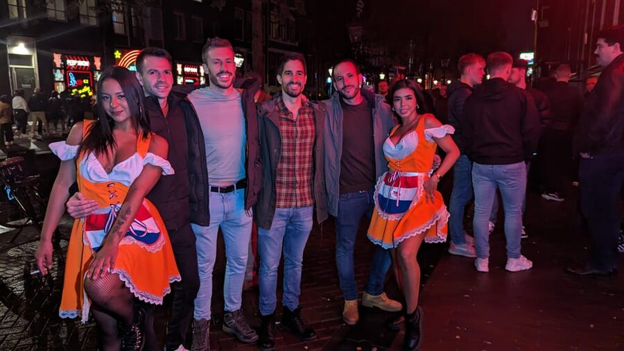 Private Red Light Tour City Center with Beer Maid Guide - Practical tips to get the most from your 3-hour night