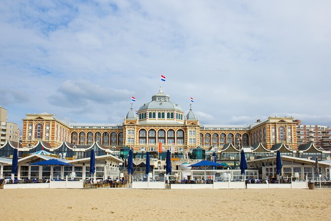 Private Tour in The Hague with a local with food tasting - Noordeinde and the King’s Office Palace Area