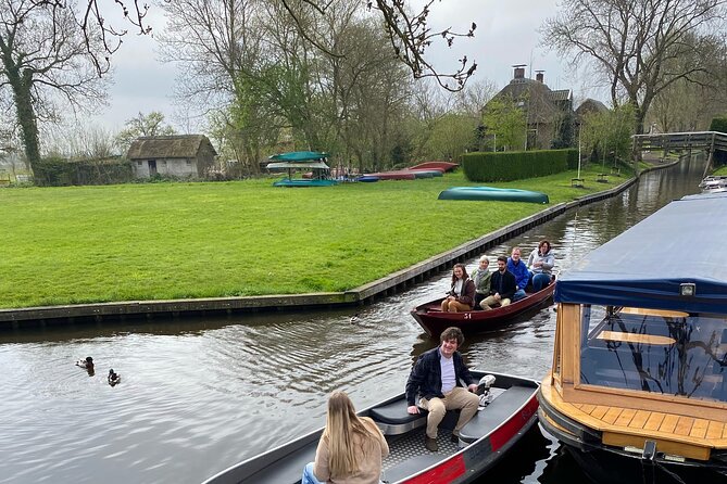 Private tour (max 3 per) to Giethoorn & Canal ride from Amsterdam - The canal cruise, included around 1 hour