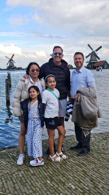 Private tour Mercedes Van, Zaandam, Zaanse Schans & Volendam - The Amsterdam start: set expectations with your host